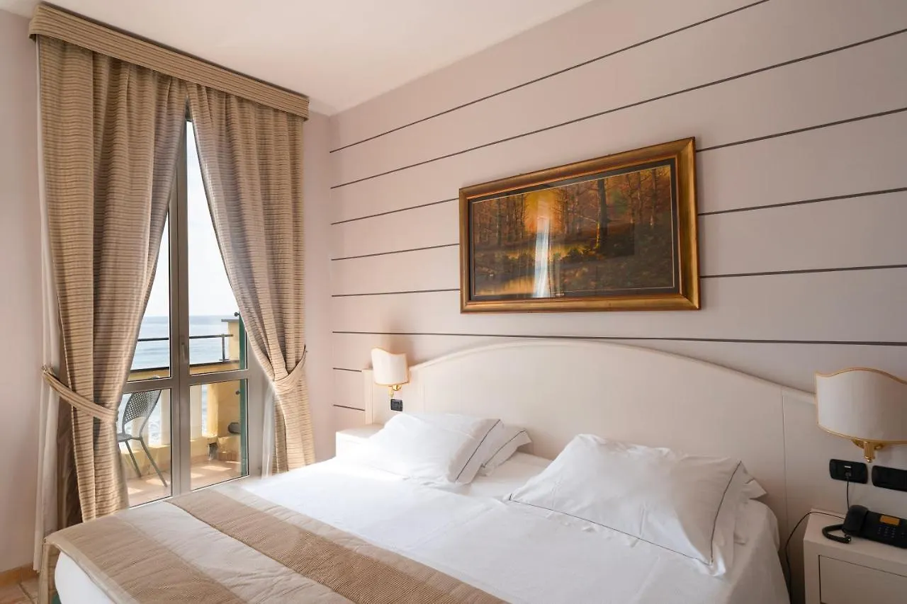 Hotel Ligure Alassio 4*,