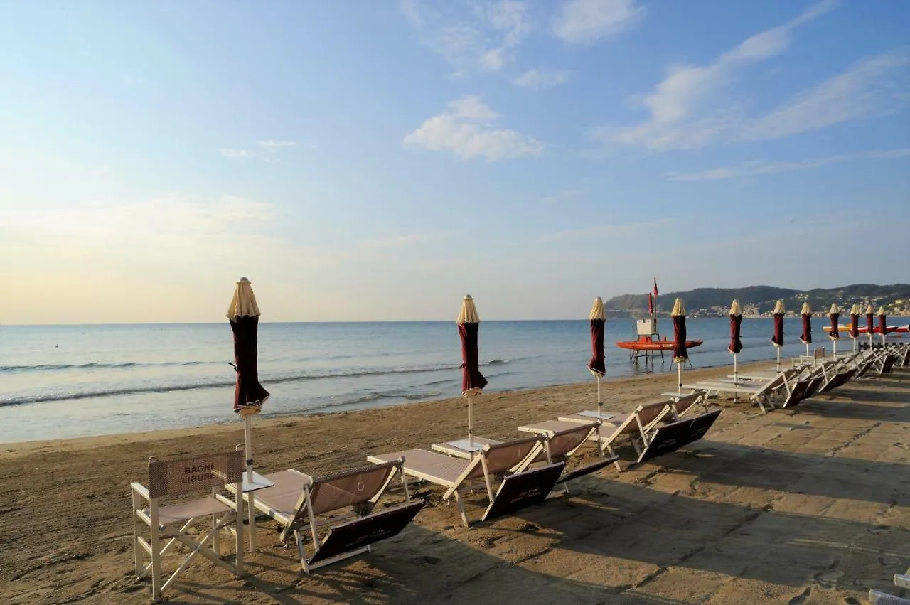 Hotel Ligure Alassio 4*,