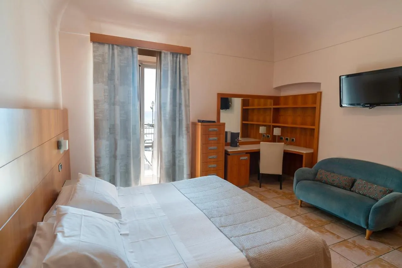 ****  אלסיו Hotel Ligure איטליה